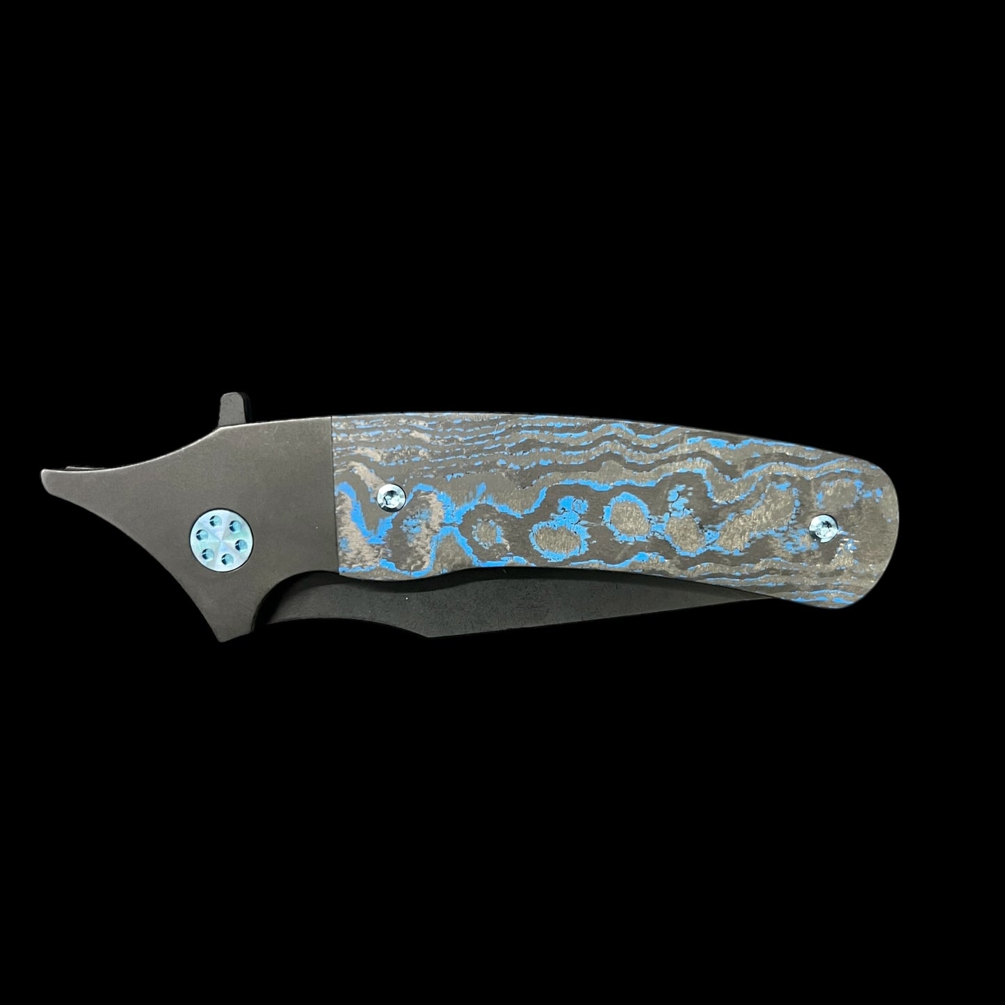 BEANS BLADES Javelin M390 Black PVD Drop Point, Titanium Black PVD handles with Electric Blue Camo Carbon.