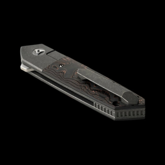 MECHFORCE PETER CAREY COLLAB, ROADSTER BOLSTER LOCK FLIPPER KNIFE, M390 - Copper Carbon Fiber