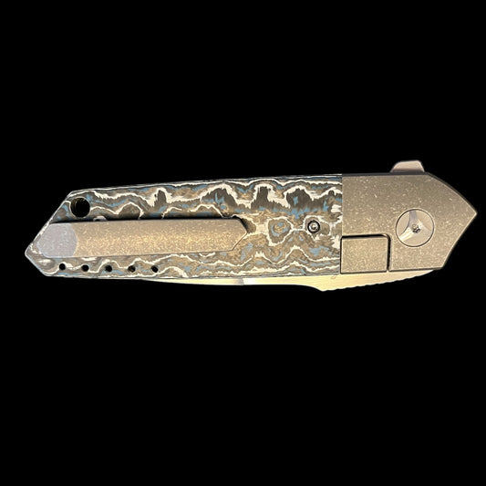 MECHFORCE PETER CAREY COLLAB, ROADSTER BOLSTER LOCK FLIPPER KNIFE, M390 - Blue Forest Carbon Fiber