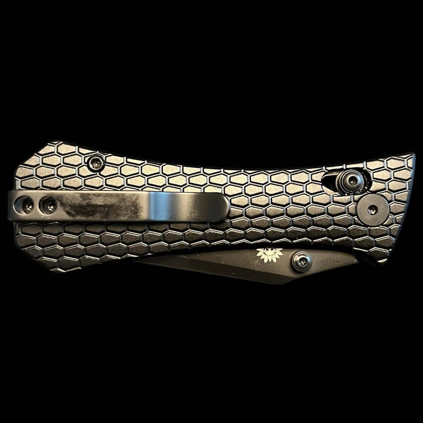 AUXMFG COFFIN CROSSBAR 2.7" EDC FOLDING KNIFE BLACK ANODIZED ALUMINUM SCALES - BLACK PVD BLADE