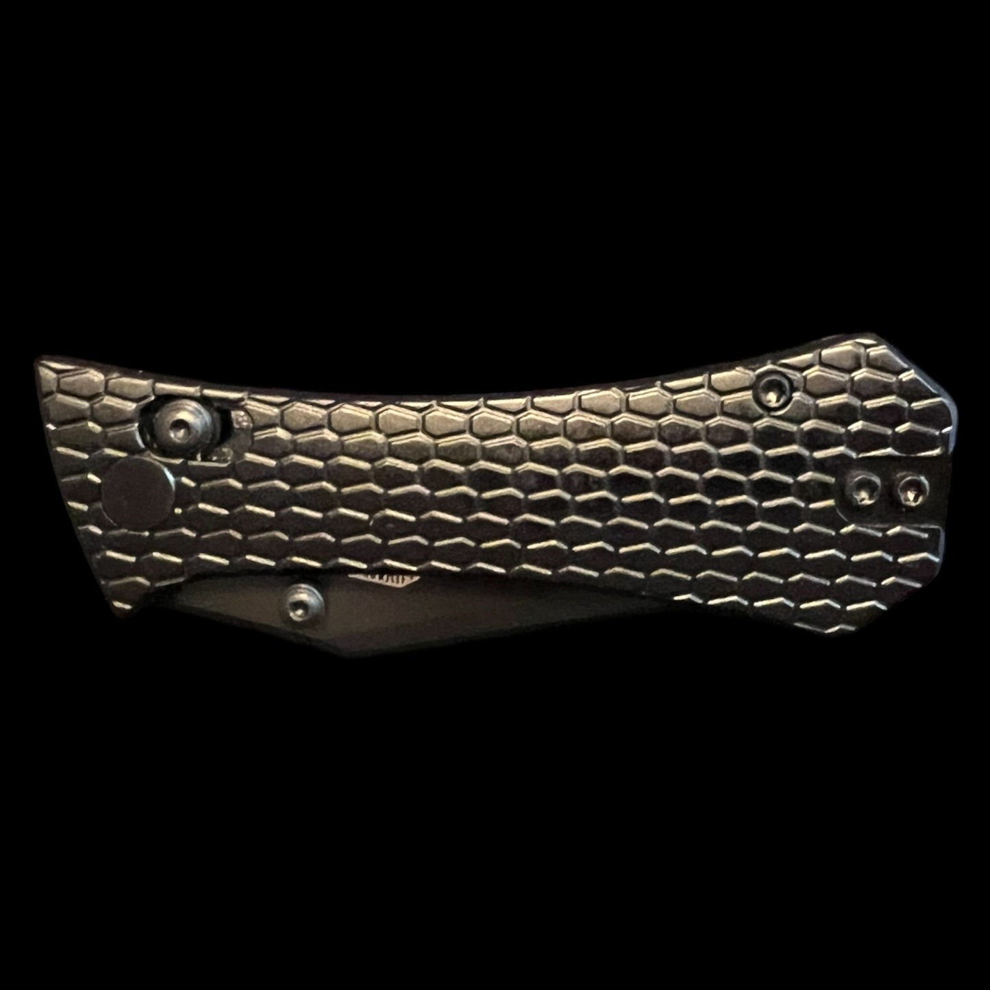AUXMFG COFFIN CROSSBAR 2.7" EDC FOLDING KNIFE BLACK ANODIZED ALUMINUM  SCALES - BLACK PVD BLADE
