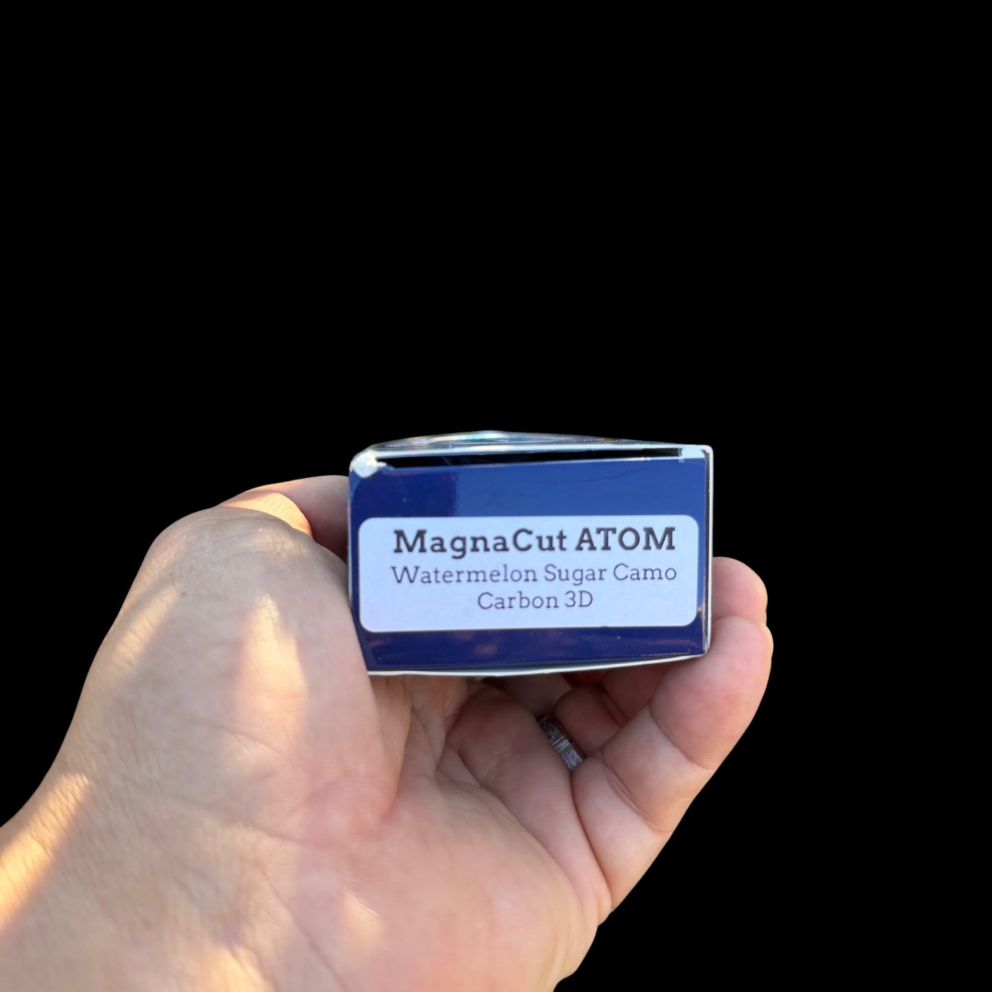 Three Rives Manufacturing TRM – Atom-MC-3D-CF – Atom Liner lock – Folding Knife – CPM MagnaCut Drop Point – 3D Carbon Fiber – Watermelon Sugar Camo