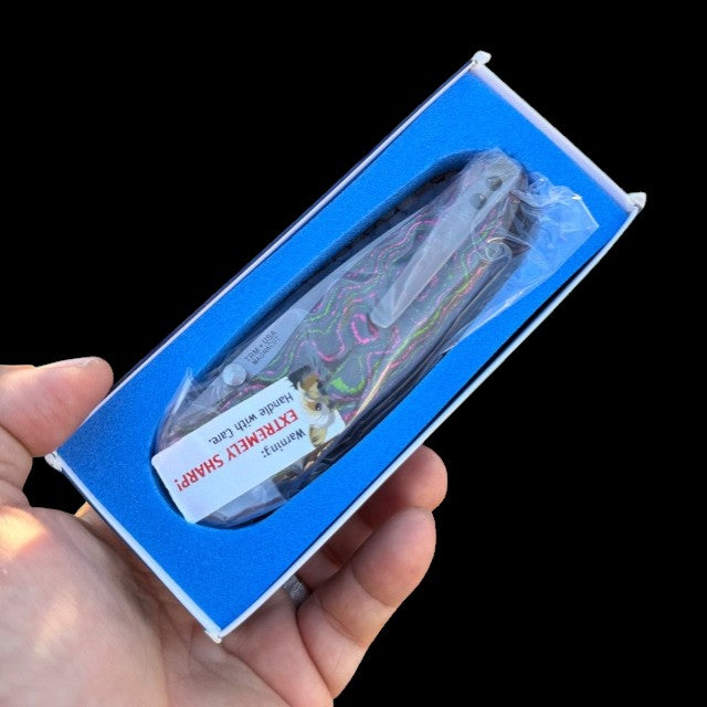 Three Rives Manufacturing TRM – Atom-MC-3D-CF – Atom Liner lock – Folding Knife – CPM MagnaCut Drop Point – 3D Carbon Fiber – Watermelon Sugar Camo