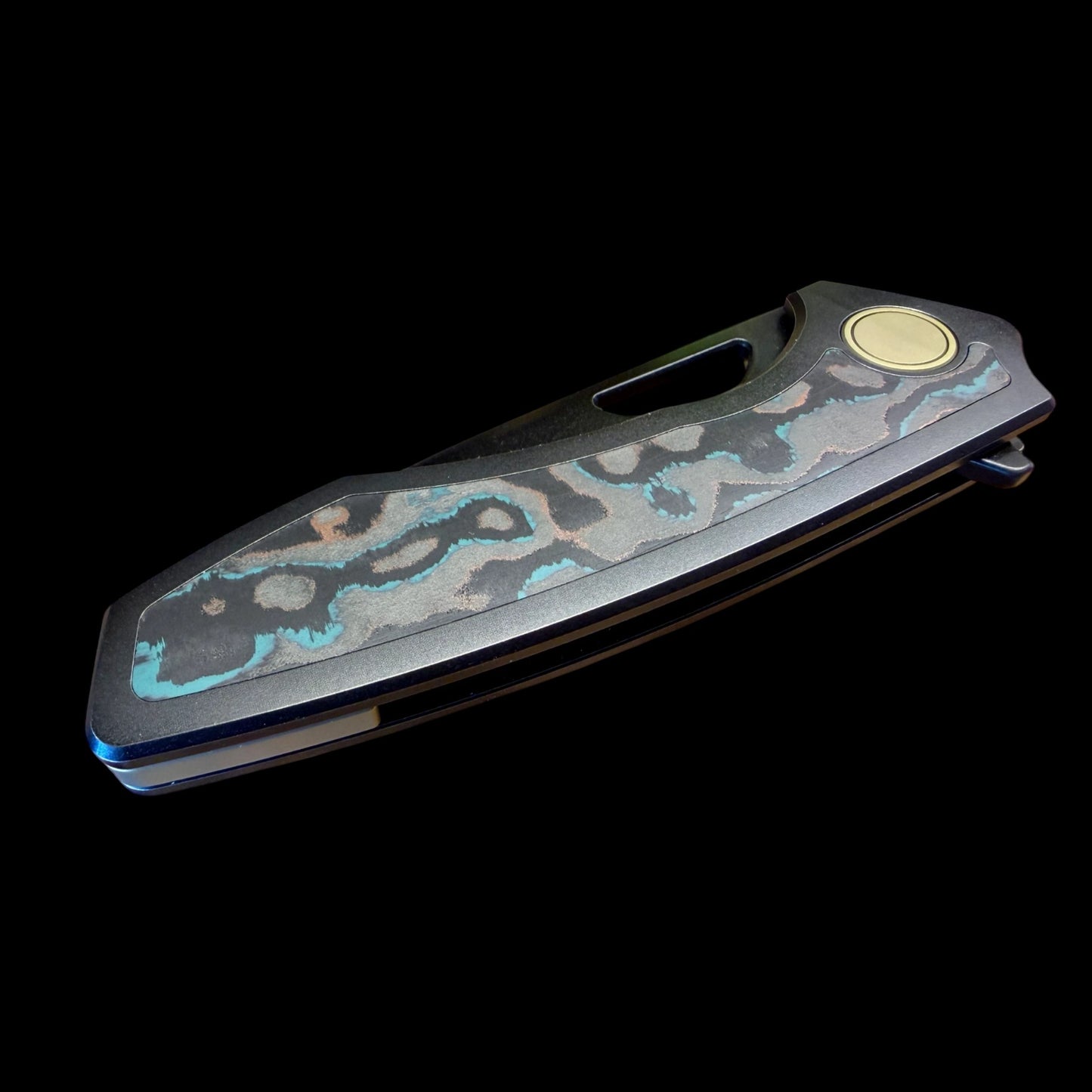 GECKO CUSTOMZ SIKORAE V2 Black PVD Shipwreck Camo CF Handle Flipper Bronze Hardware Black PVD Blade